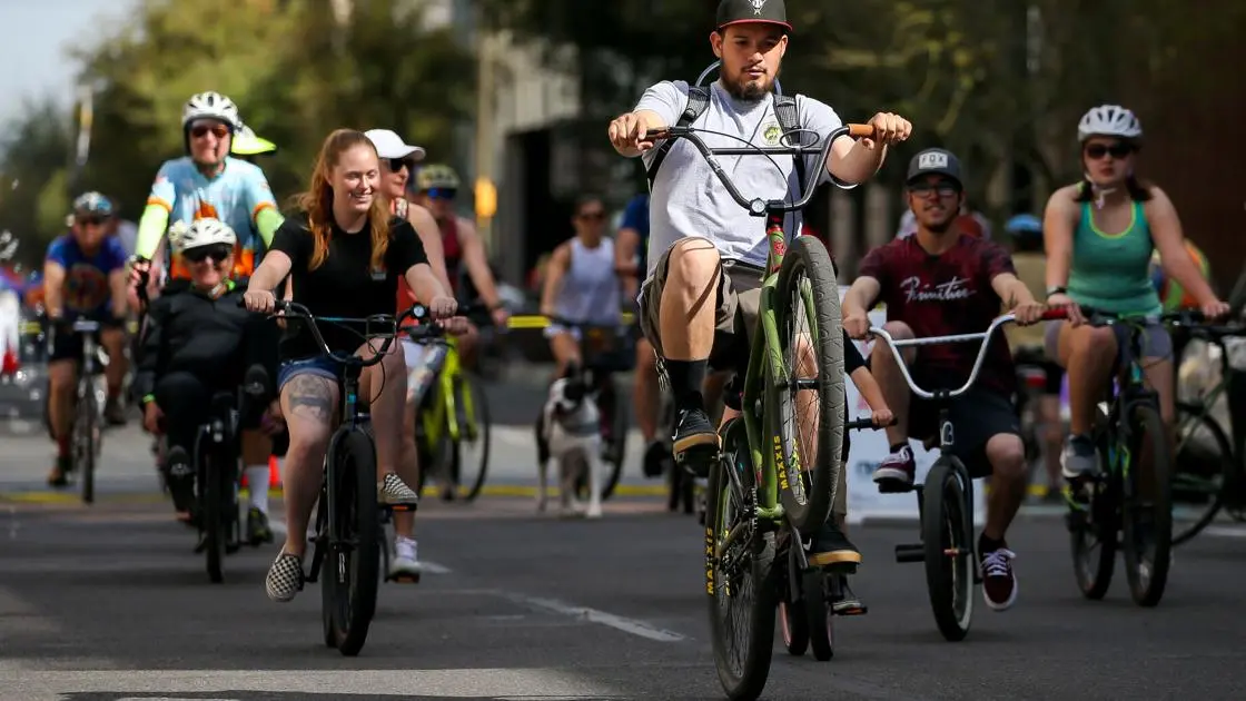 Tucson's car-free block party Cyclovia returns this month 🚲🛼